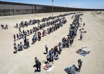 EEUU prioriza detener migrantes «criminales» en redadas laborales, dice zar de la frontera