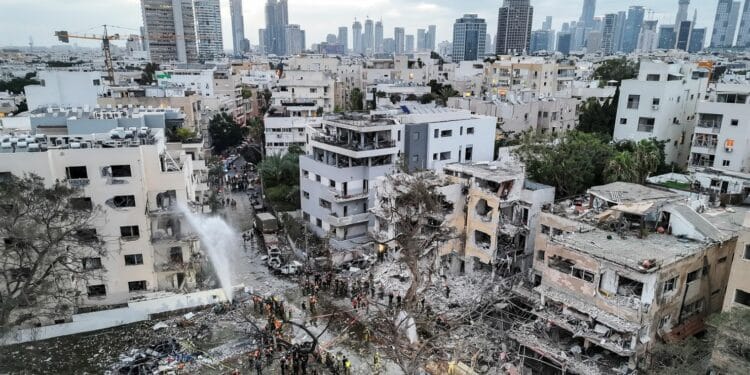 Israel afirma que ha destruido dos tercios de los lanzadores de misiles de Irán