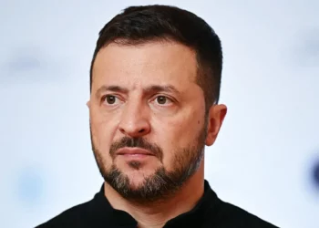 Zelenski espera hablar el viernes con Trump de la suspensión de ayuda militar
