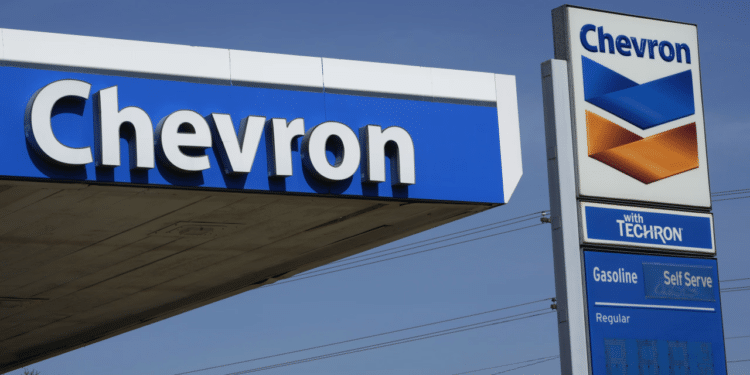 WSJ: EEUU autorizó a Chevron reanudar la extracción de petróleo en Venezuela