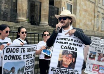 El Tiempo: ‘Diplomacia de rehenes’, la práctica con la que gobierno de Nicolás Maduro en Venezuela usa a presos extranjeros como moneda de cambio