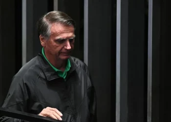 La Corte Suprema de Brasil impone a Bolsonaro la tobillera electrónica y le prohíbe usar redes sociales