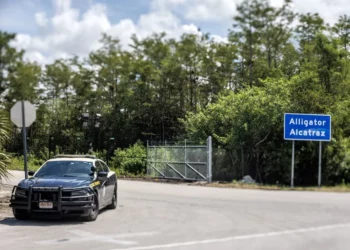 Estados Unidos comienza a deportar a migrantes con vuelos desde ‘Alligator Alcatraz’ en Florida