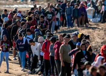 Los migrantes dan la vuelta: miles retornan desilusionados del “sueño americano”