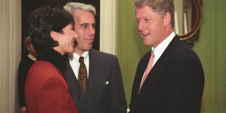 Figuras de alto perfil, incluido Bill Clinton, enviaron cartas para el álbum de cumpleaños de Jeffrey Epstein, según WSJ