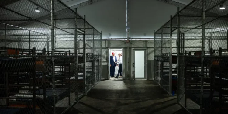 Llegan a Alligator Alcatraz los primeros migrantes entre denuncias por condiciones inhumanas