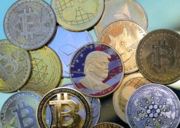 Trump planea sancionar a bancos que discriminen a conservadores y negocios de criptomonedas