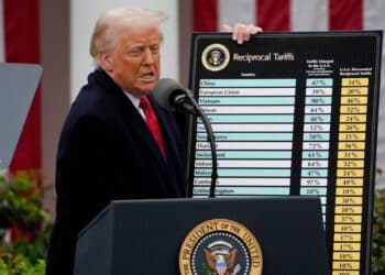 Entraron en vigor los nuevos aranceles impuestos por Trump a decenas de países tras el fin de la tregua comercial