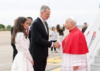Reyes de España con el Papa León XIV a su llegada a la UE