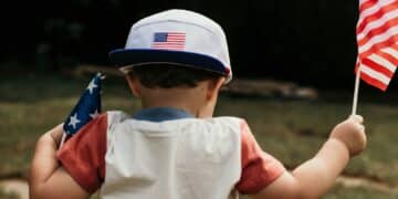 Congreso tildó de inconstitucional medida de Trump para impedir ciudadanía por nacimiento a niños de padres extranjeros.