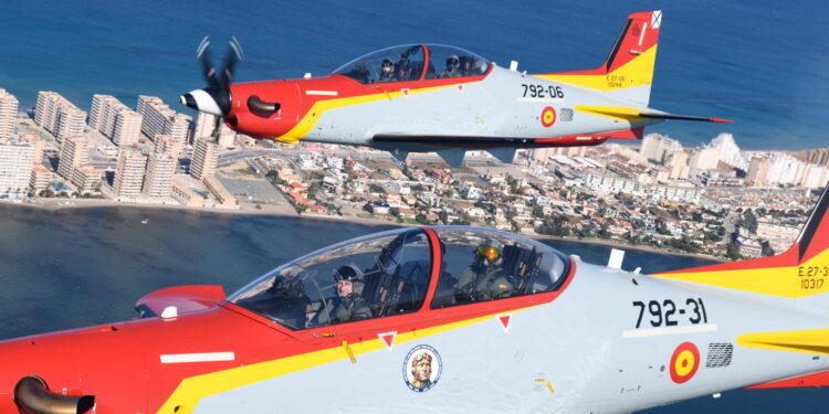 El rey Felipe VI comparte un emotivo vuelo militar junto a su hija la princesa Leonor.
