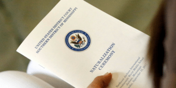 Trámites de naturalización aumentarán de aprobarse propuesta del DHS.