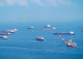 Buques y barcos en el Estrecho de Ormuz