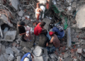 Los rescatistas intentan salvar más víctimas de los terremotos en Venezuela