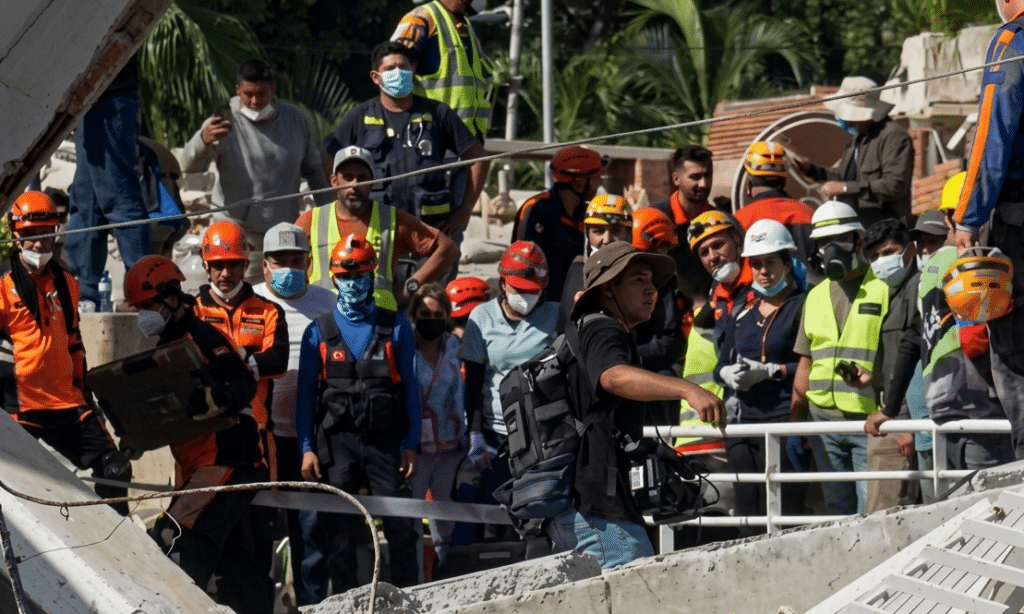 Rescatistas mantienen la búsqueda de sobrevivientes en Venezuela