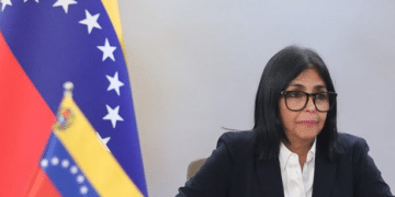 Delcy Rodríguez solicitó a Inglaterra que libere los lingotes de oro que tiene retenidos para atender la crisis en el país tras los terremotos.
