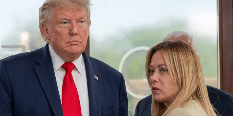 Donald Trump volvió a cargar contra la primera ministra de Italia, Giorgia Meloni.