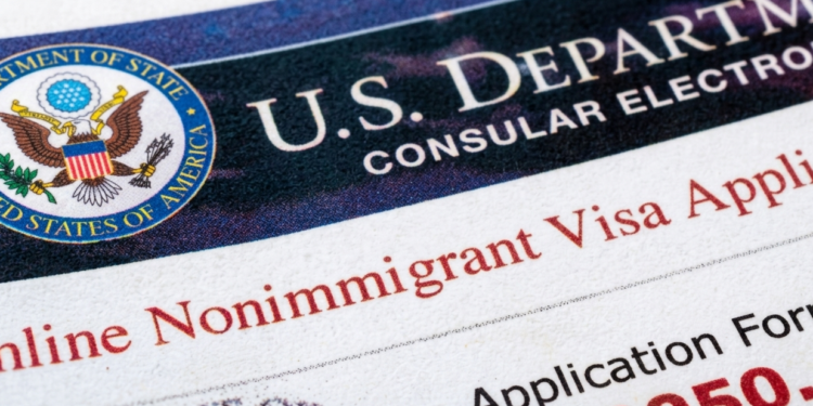 EE.UU. limitará permanencia de extranjeros con visas de no inmigrantes.
