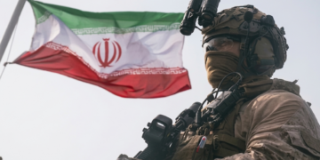 El Comando Central de EE.UU anunció que bombardeó una torre de vigilancia usada por Irán para atacar embarcaciones en estrecho de Ormuz.